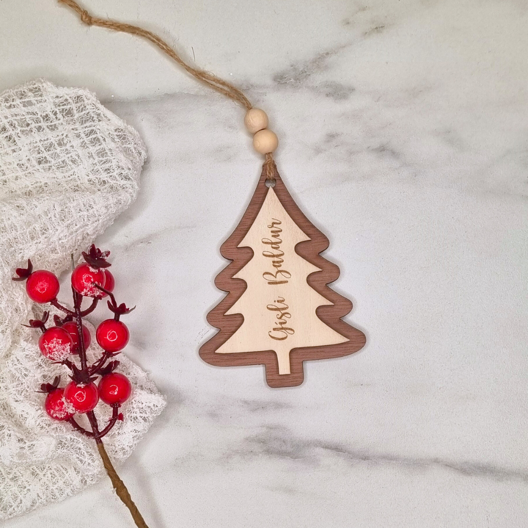 Sérmerkt jólakúla með nafni - jólatré