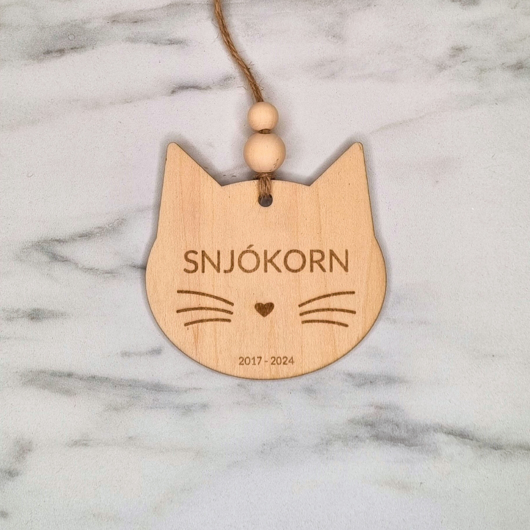 Sérmerkt jólakúla sem er í laginu eins og kattarhöfuð