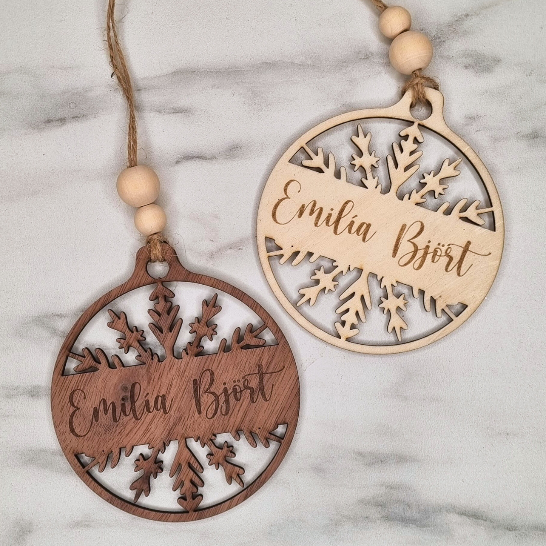 Sérmerkt jólakúla með nafni - snjókorn